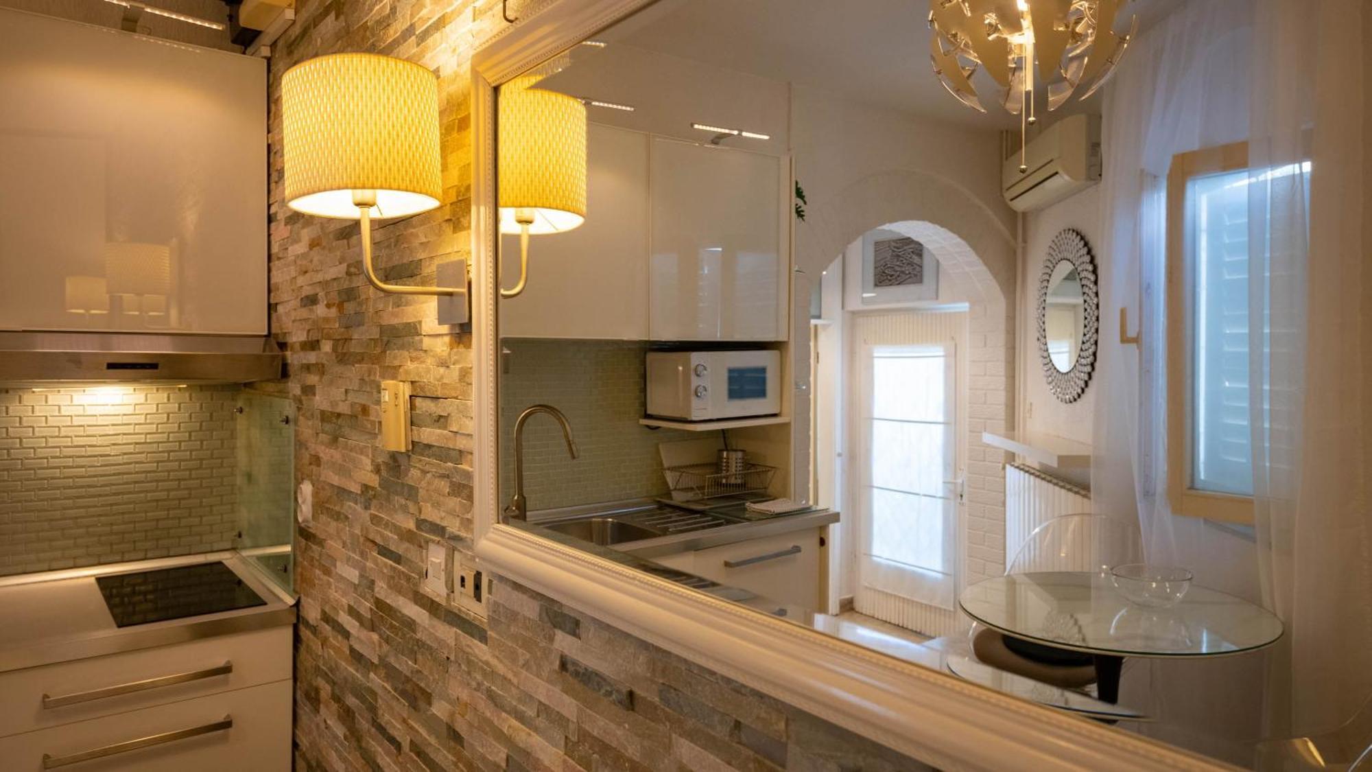 Family Friendly Apartments With A Swimming Pool Lovran, Opatija - 14178 Bilik gambar